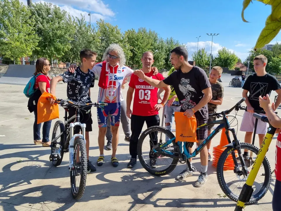 Najsporija trka na Biciklijadi u parku Barutana